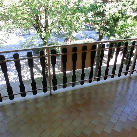 Fantastic On Two Floors With Garden And Swimming Pool Appartamento