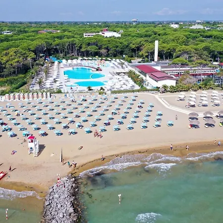 Fantastic On Two Floors With Garden And Swimming Pool リニャーノ・サッビアドーロ